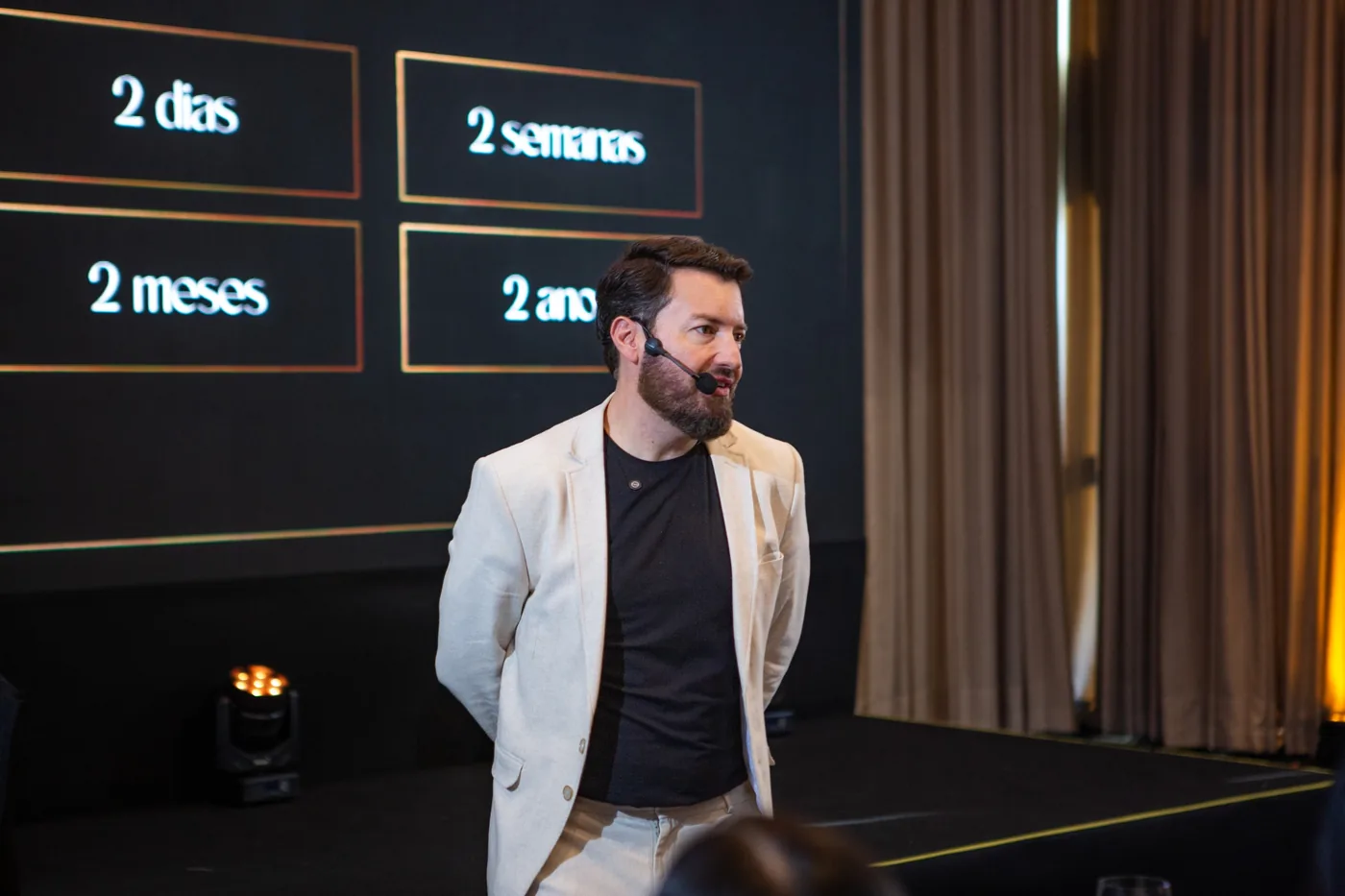 Eduardo Arruda no palco durante a Imersão Imperium